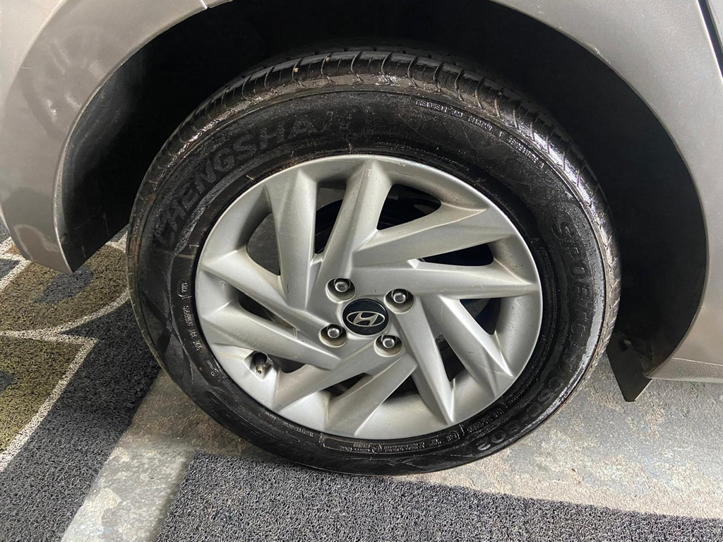 Hyundai HB20 Prata