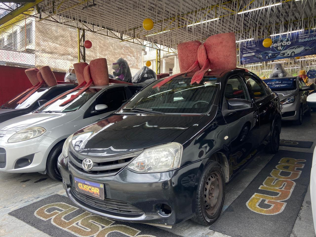 Toyota ETIOS Preto