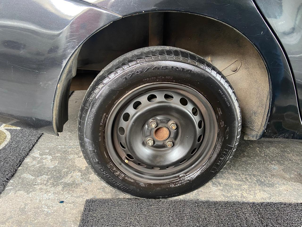 Toyota ETIOS Preto