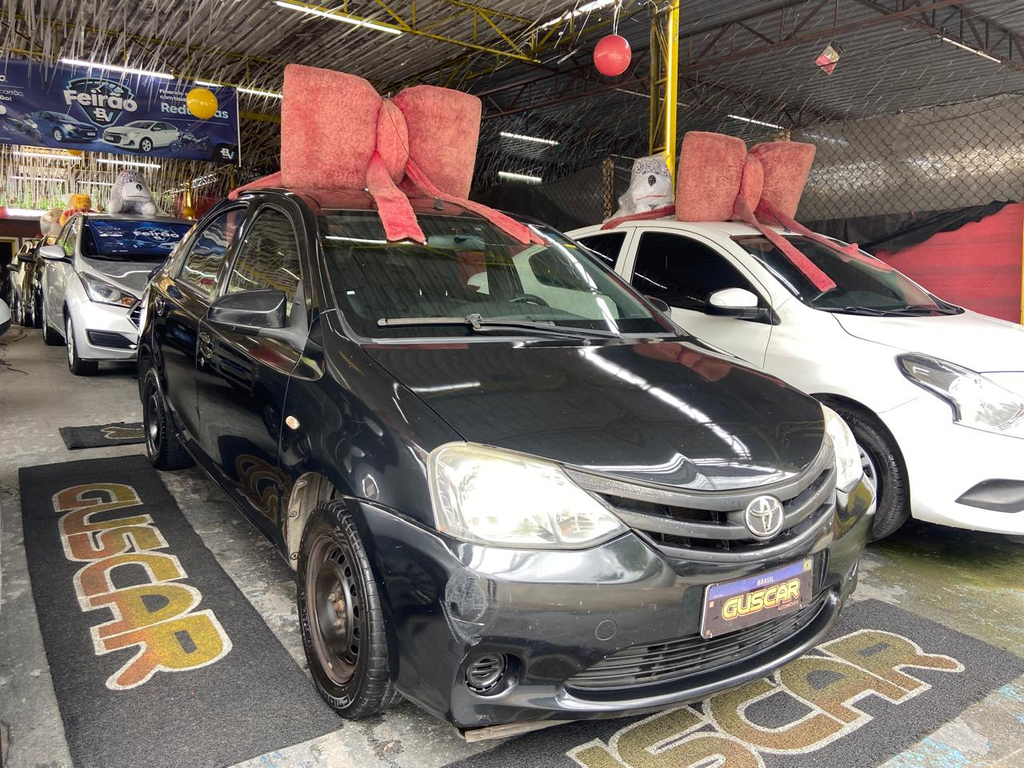 Toyota ETIOS Preto