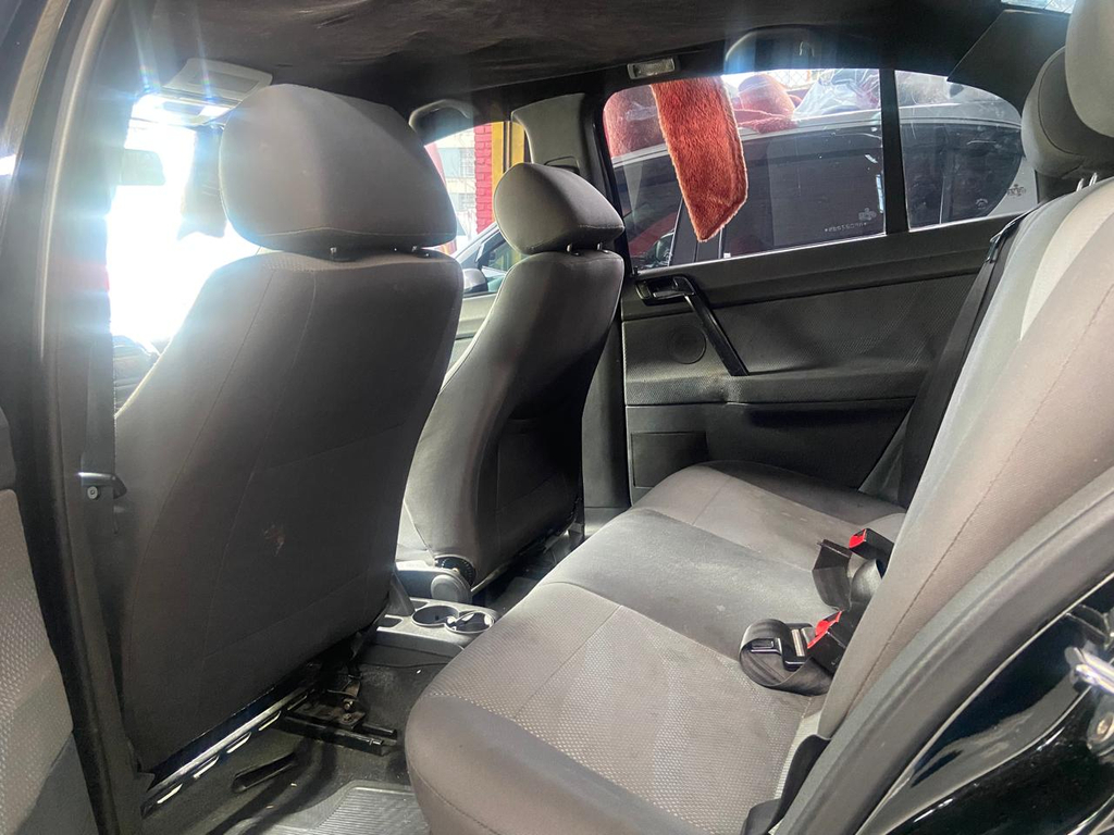 Volkswagen Polo Sedan Preto