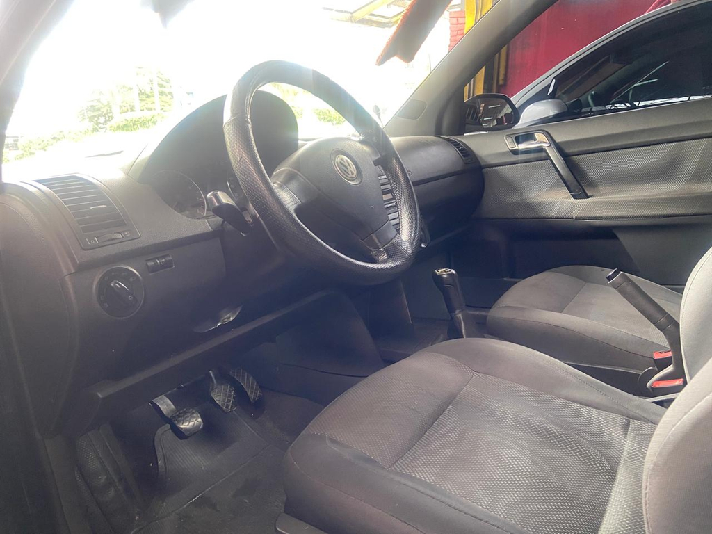 Volkswagen Polo Sedan Preto
