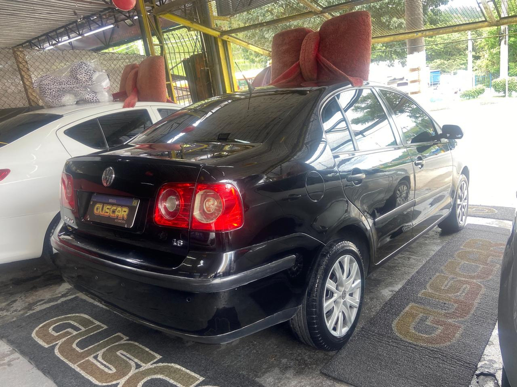 Volkswagen Polo Sedan Preto