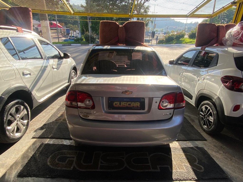 Chevrolet Classic Prata
