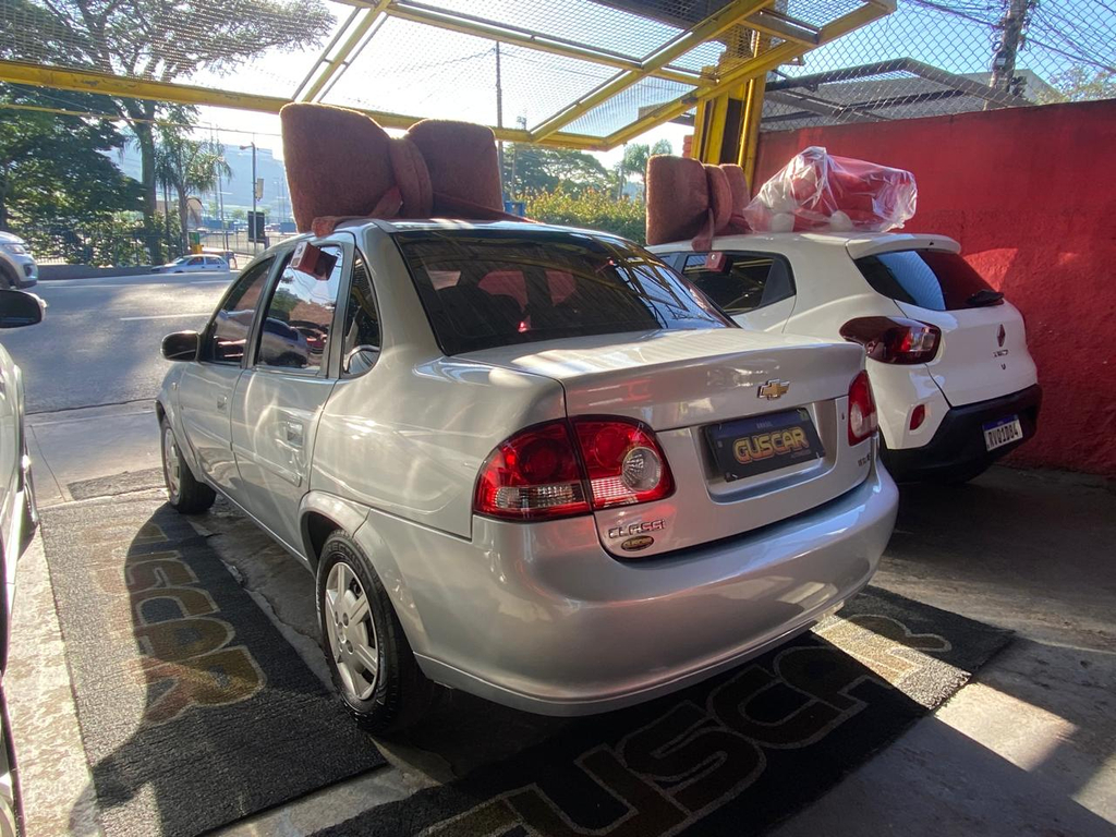Chevrolet Classic Prata