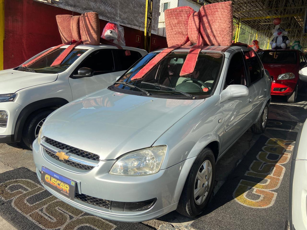 Chevrolet Classic Prata