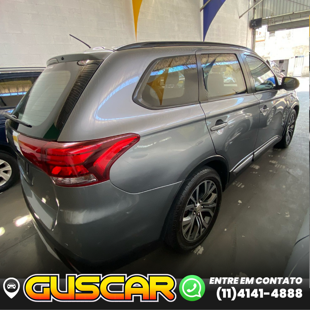 Mitsubishi Outlander Cinza