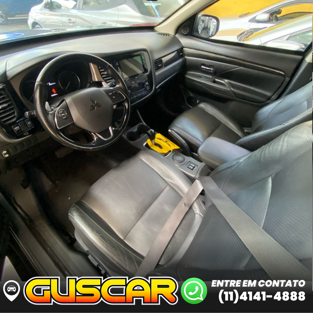 Mitsubishi Outlander Cinza