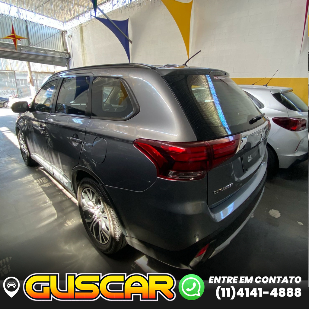 Mitsubishi Outlander Cinza