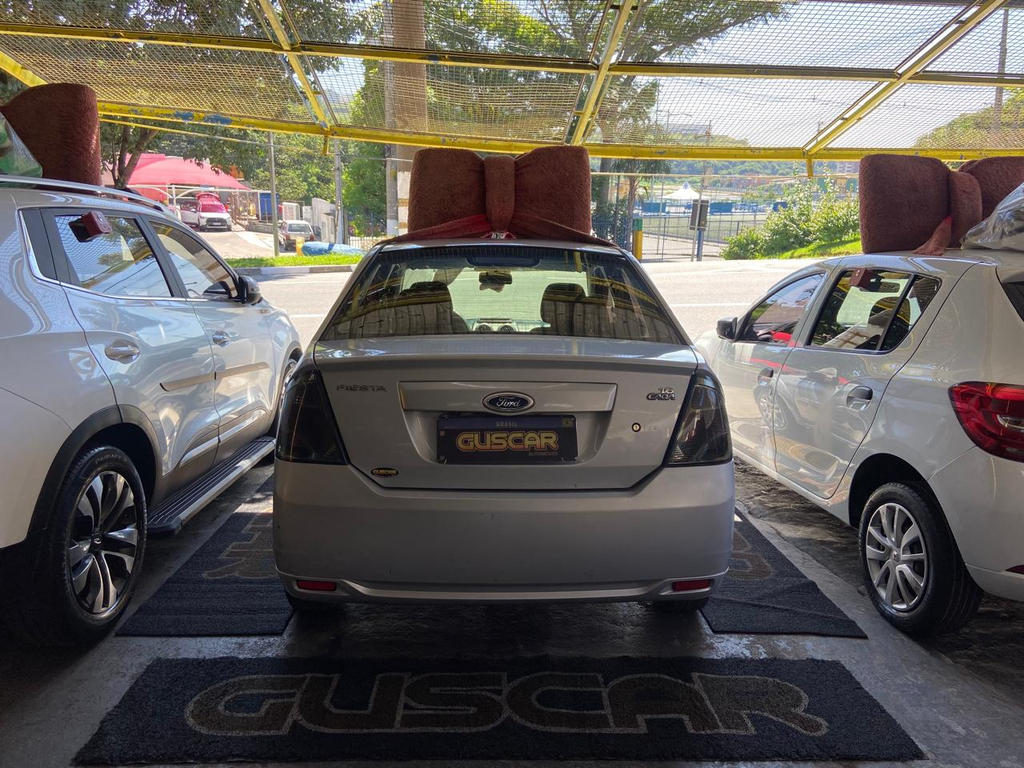 Ford Fiesta Sedan Prata
