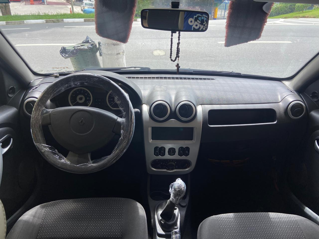 Renault Sandero Preto