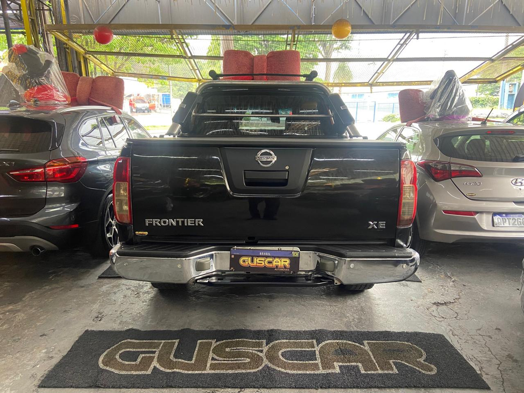 Nissan Frontier Preto