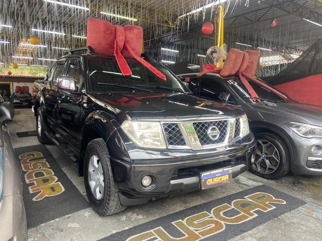 Nissan Frontier Preto