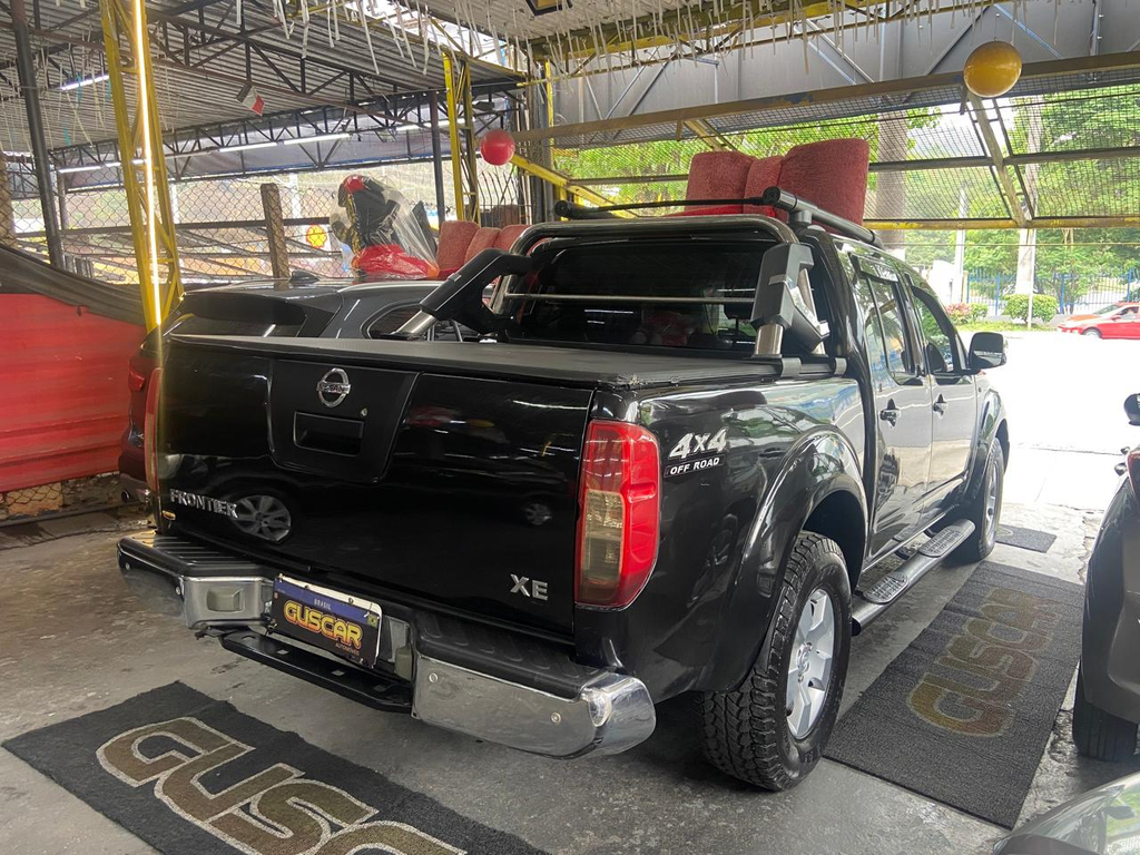 Nissan Frontier Preto