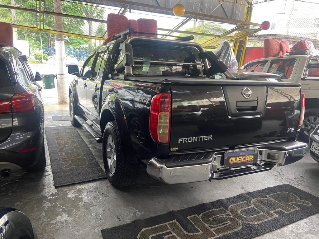 Nissan Frontier Preto