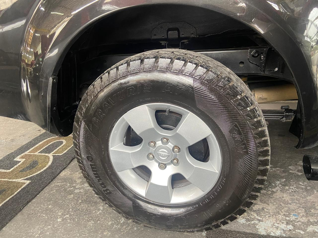 Nissan Frontier Preto