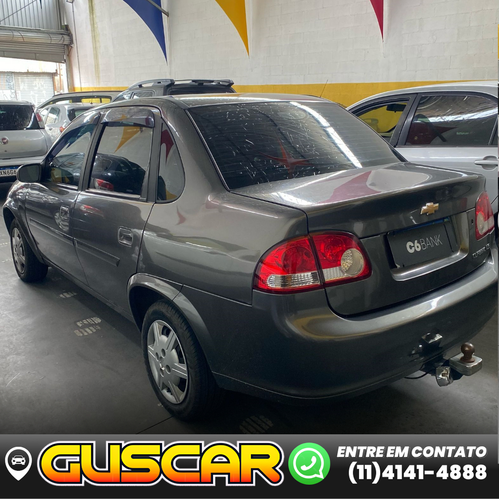 Chevrolet Classic Cinza