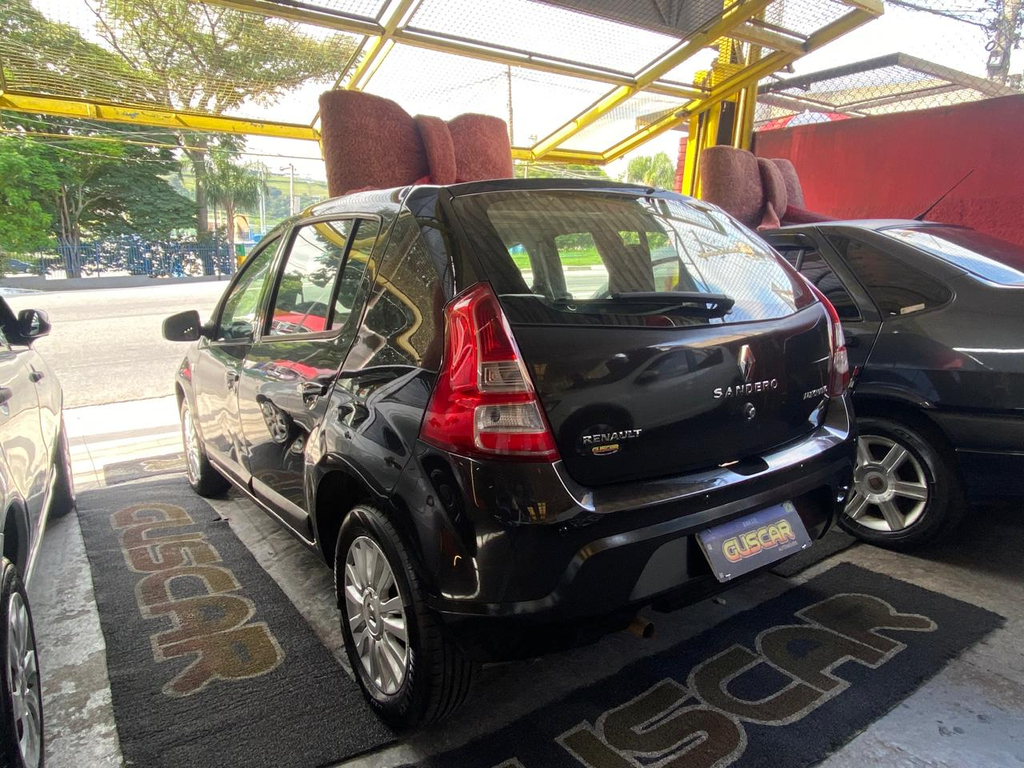 Renault Sandero Preto