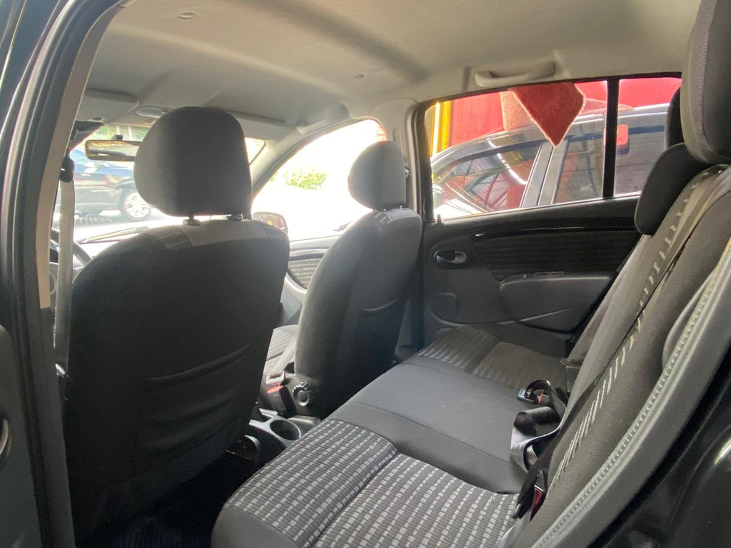 Renault Sandero Preto