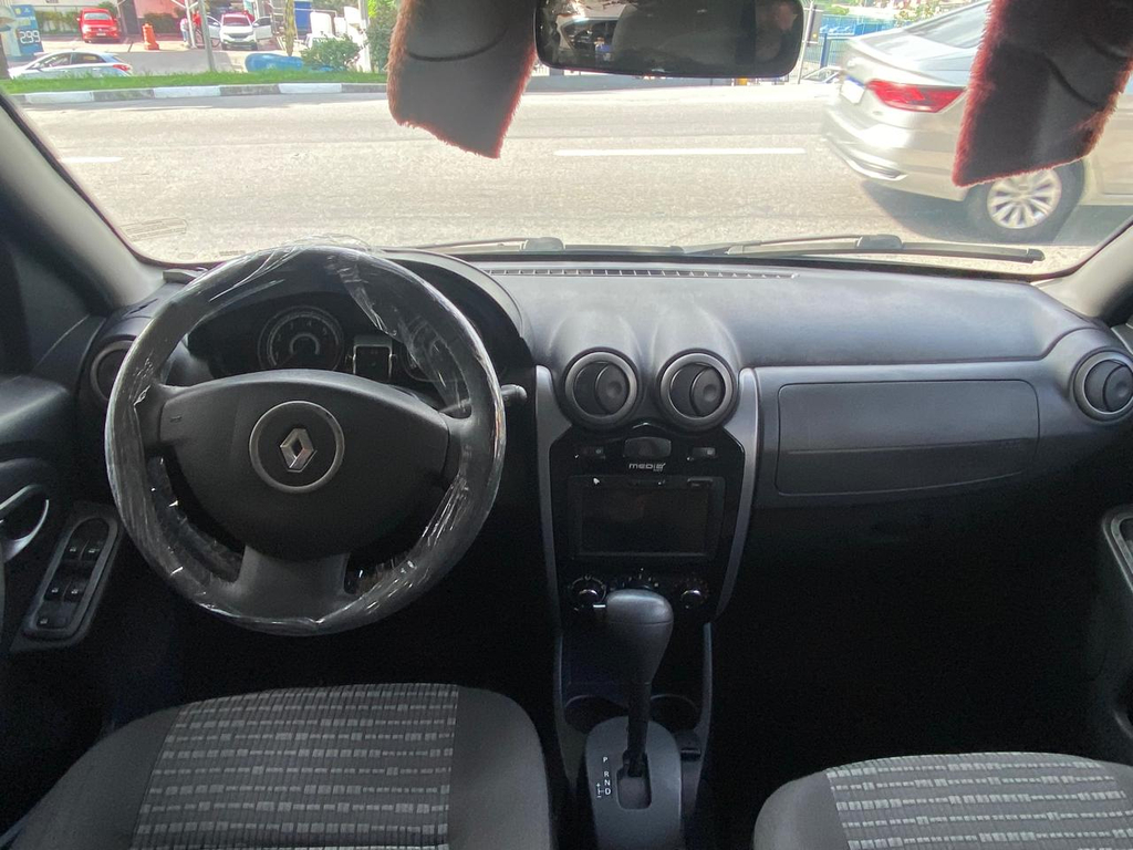 Renault Sandero Preto