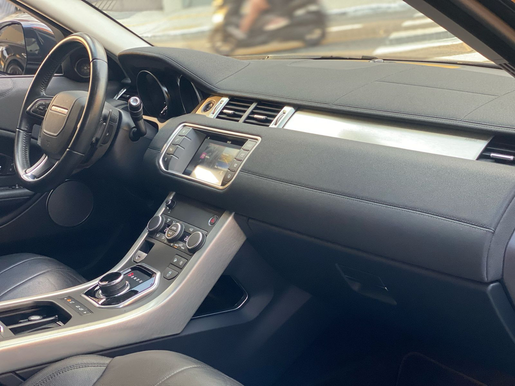 Land Rover Evoque Preto