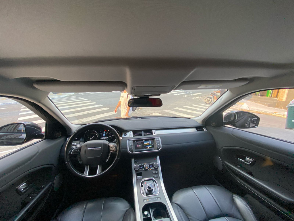 Land Rover Evoque Preto