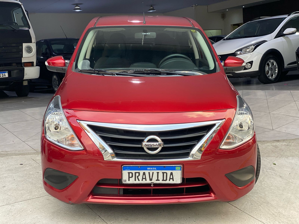 Nissan Versa Vermelho