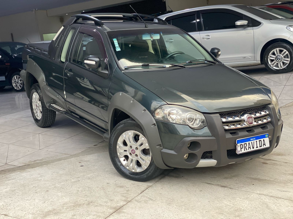 Fiat Strada Cinza