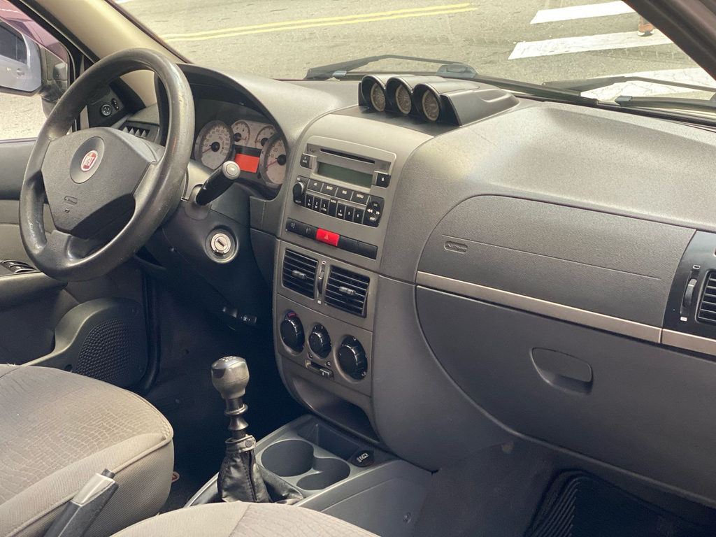 Fiat Strada Cinza