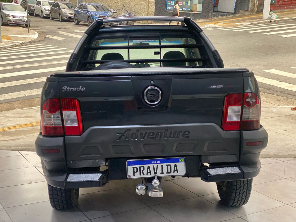Fiat Strada Cinza