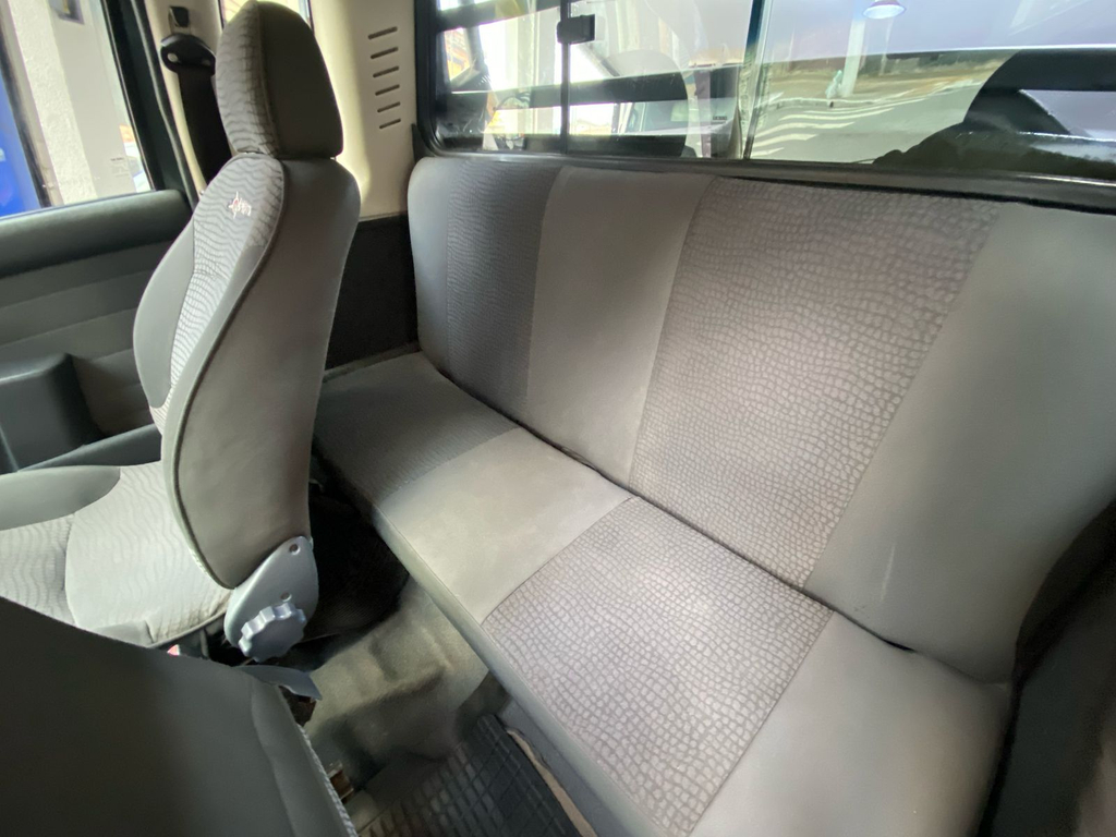 Fiat Strada Cinza