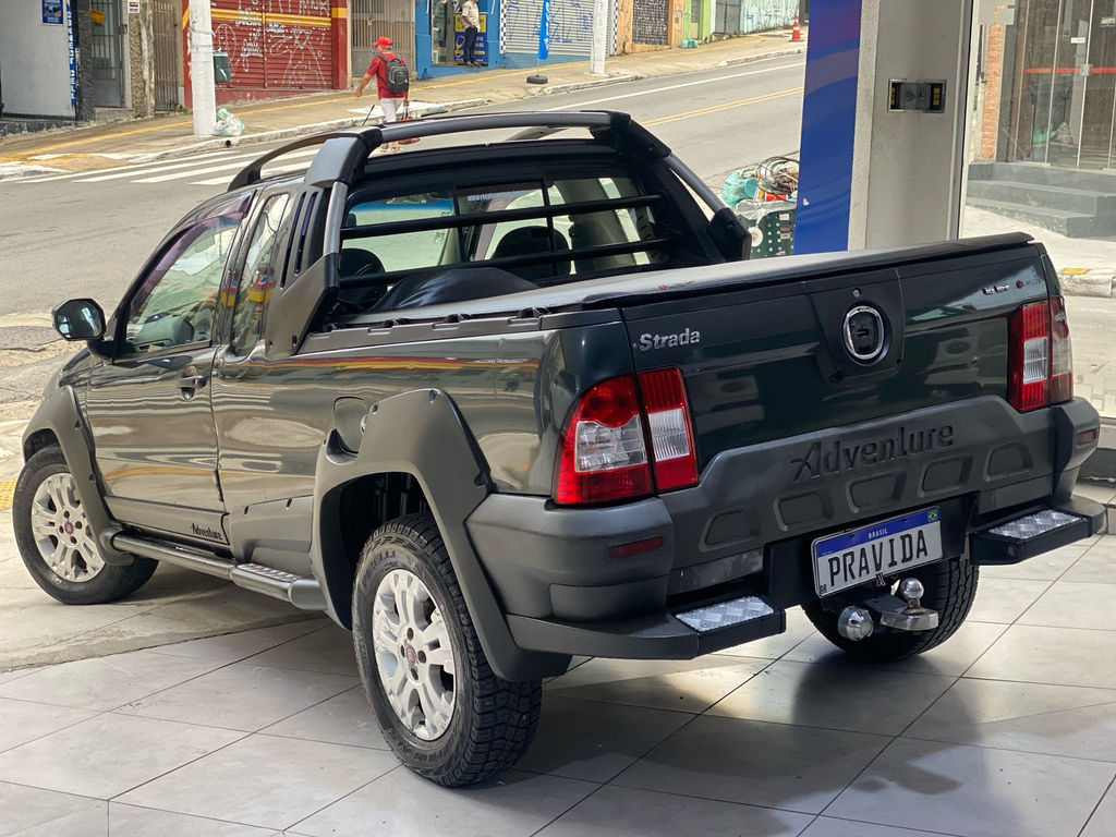 Fiat Strada Cinza