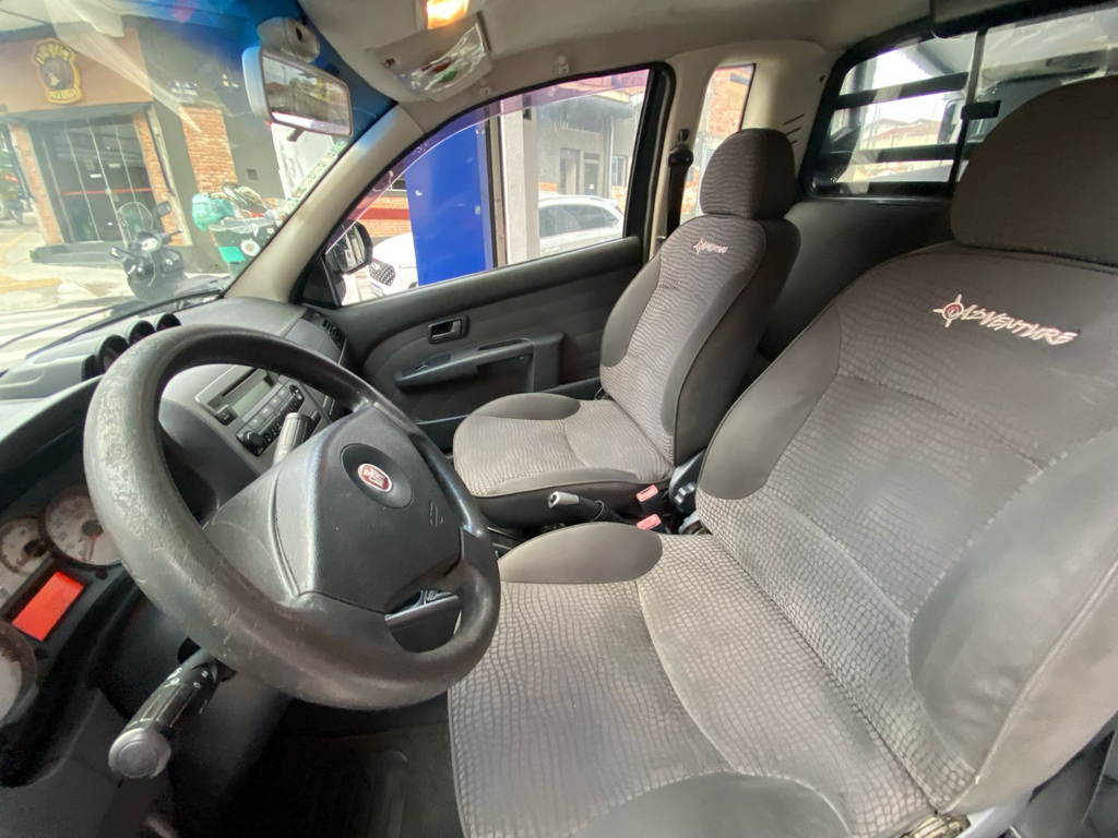 Fiat Strada Cinza