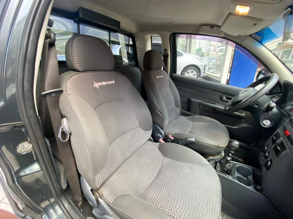 Fiat Strada Cinza