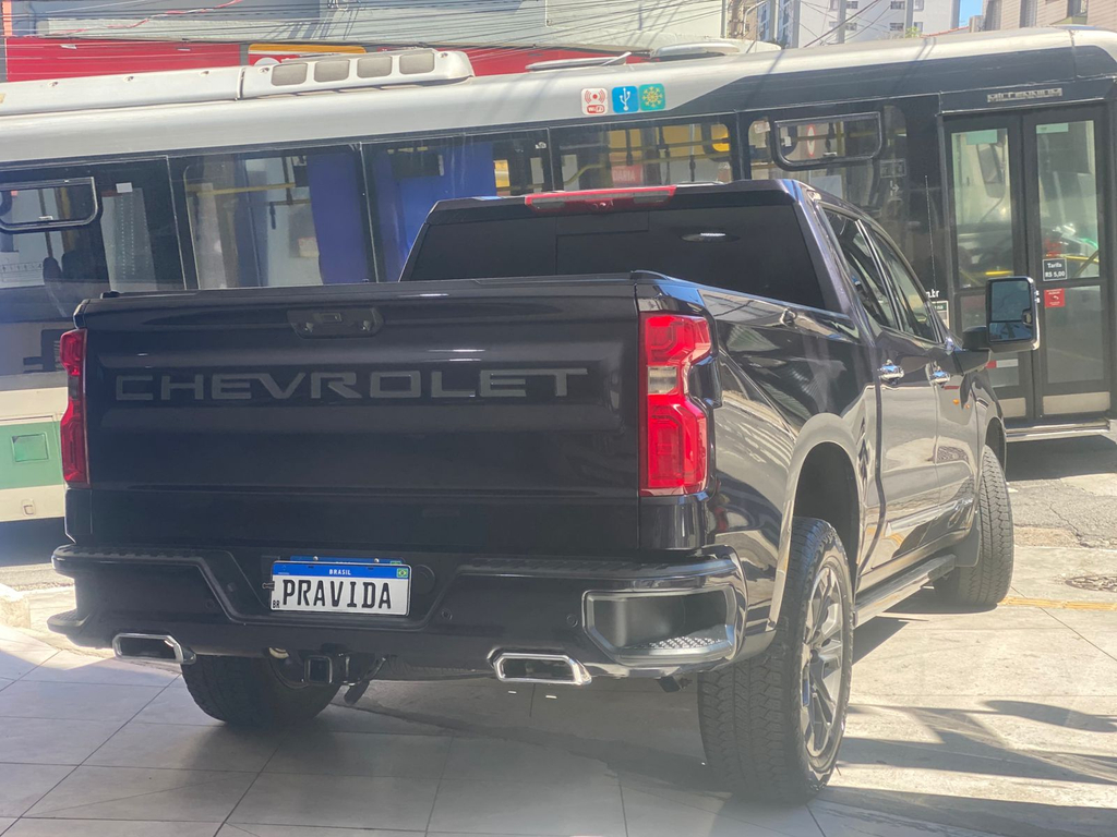 Chevrolet Silverado Cinza