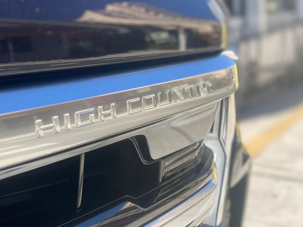 Chevrolet Silverado Cinza