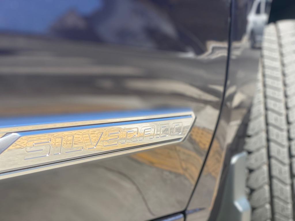 Chevrolet Silverado Cinza