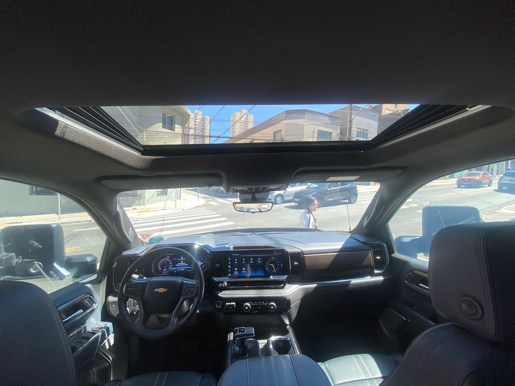 Chevrolet Silverado Cinza