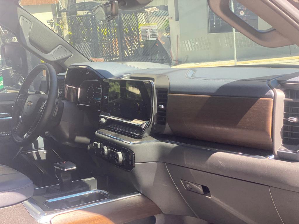 Chevrolet Silverado Cinza