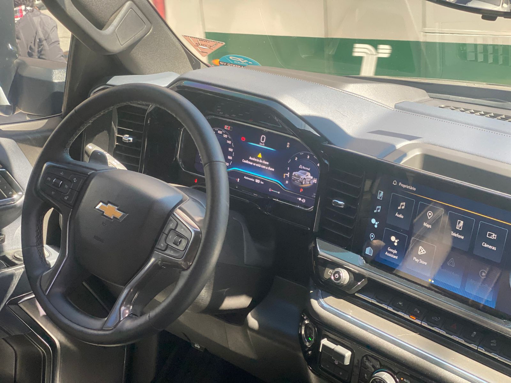 Chevrolet Silverado Cinza