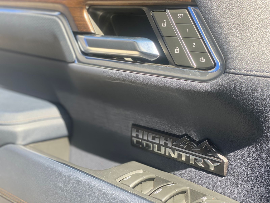 Chevrolet Silverado Cinza