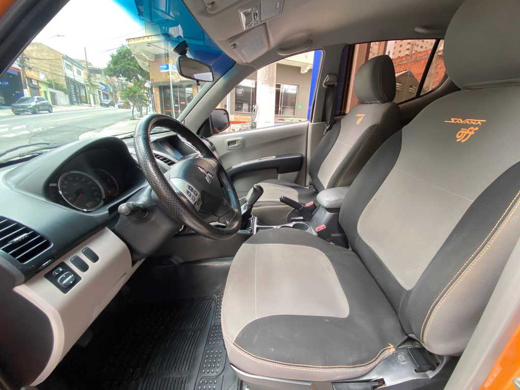 Mitsubishi L200 Triton Laranja