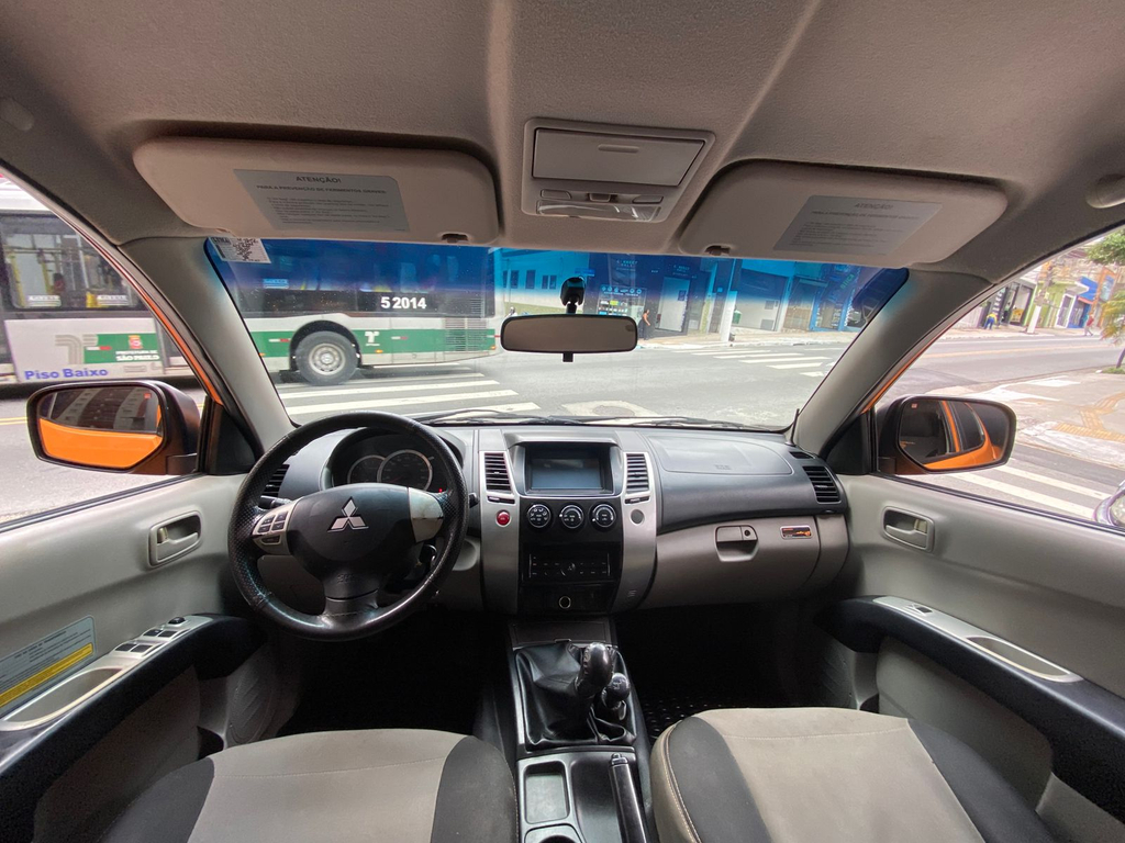 Mitsubishi L200 Triton Laranja