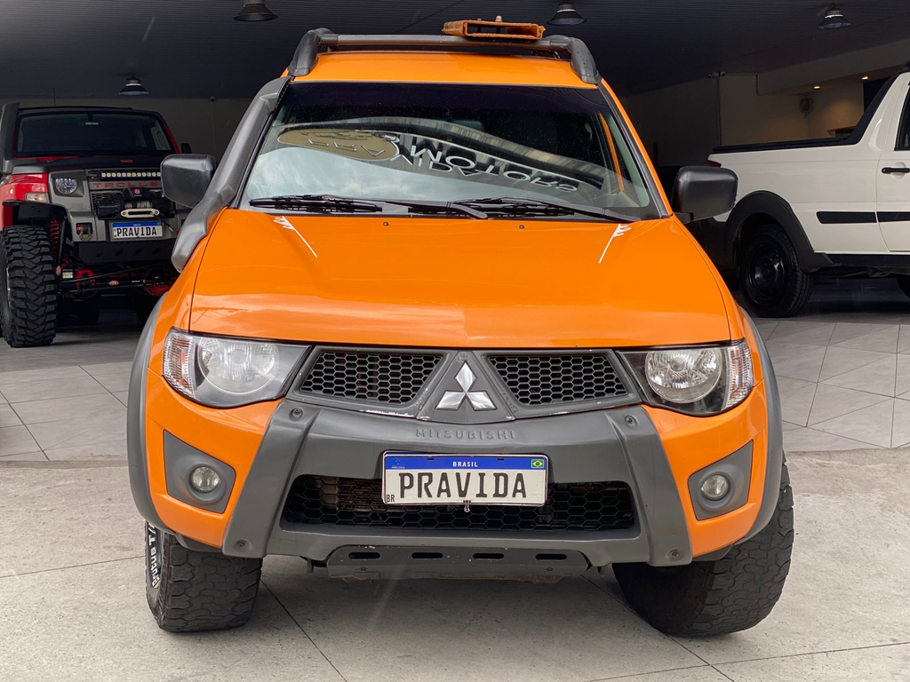 Mitsubishi L200 Triton Laranja
