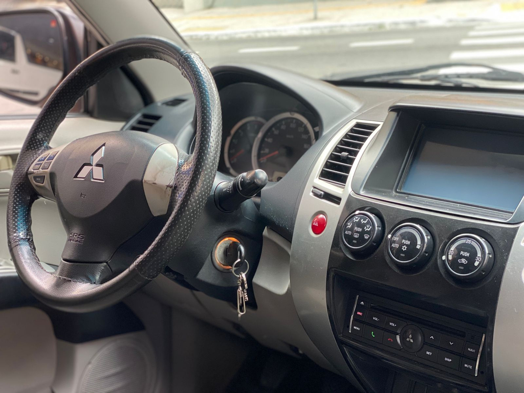 Mitsubishi L200 Triton Laranja