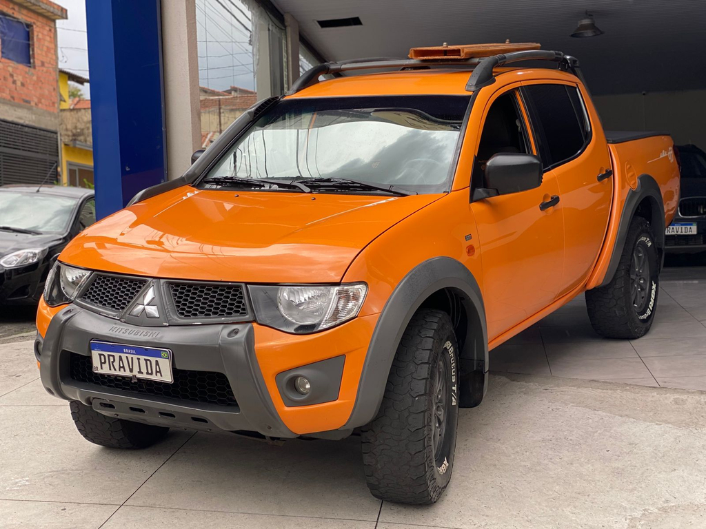 Mitsubishi L200 Triton Laranja