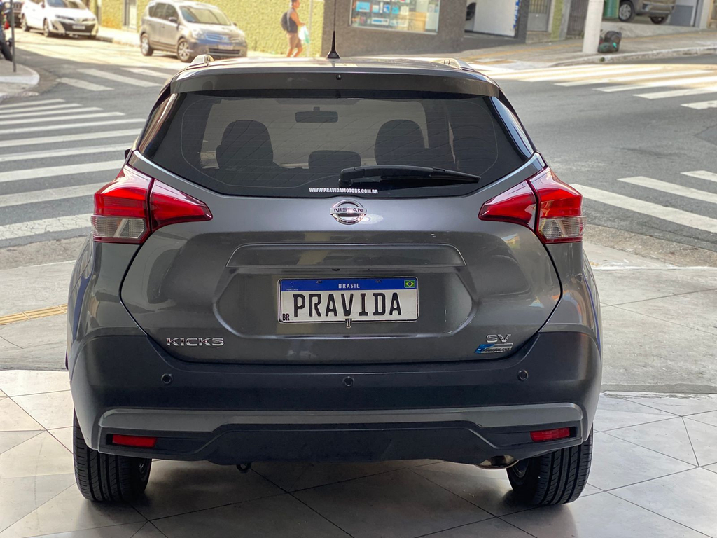 Nissan Kicks Cinza