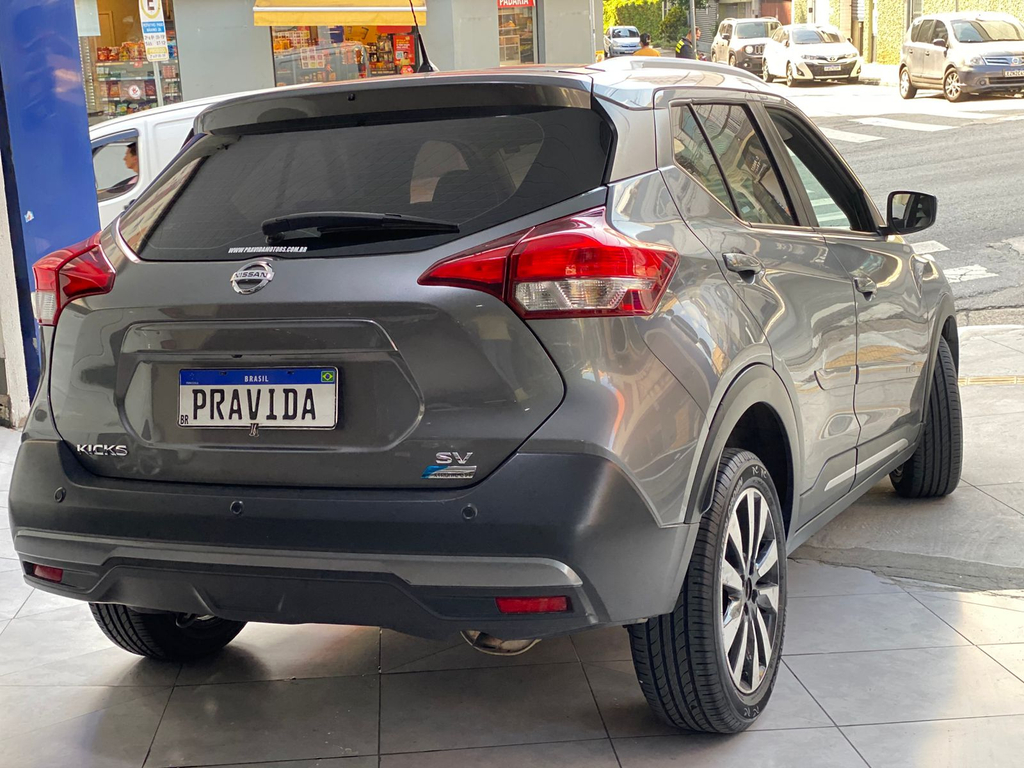 Nissan Kicks Cinza