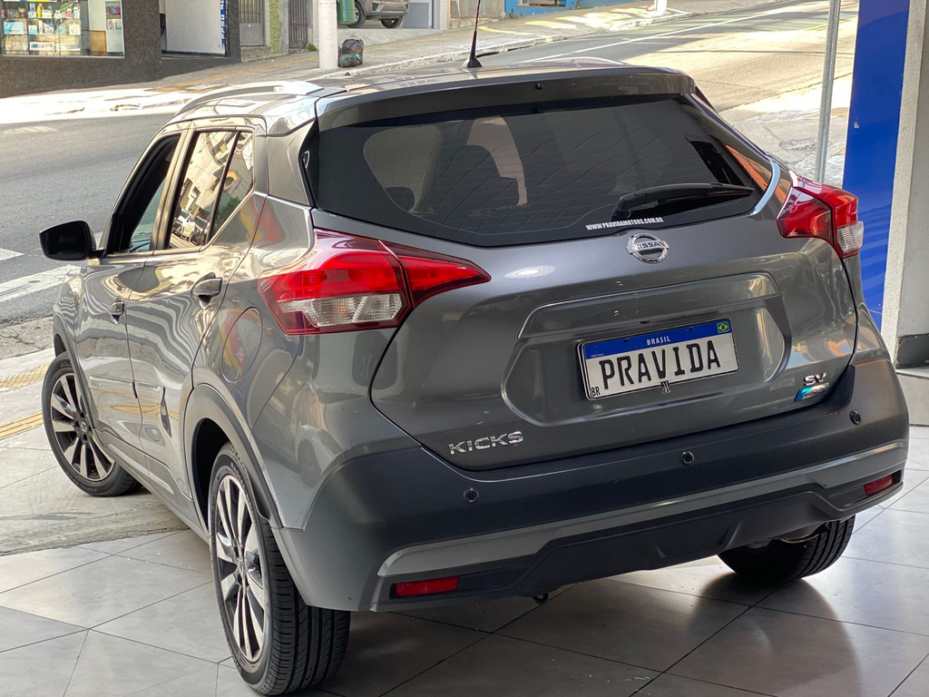 Nissan Kicks Cinza