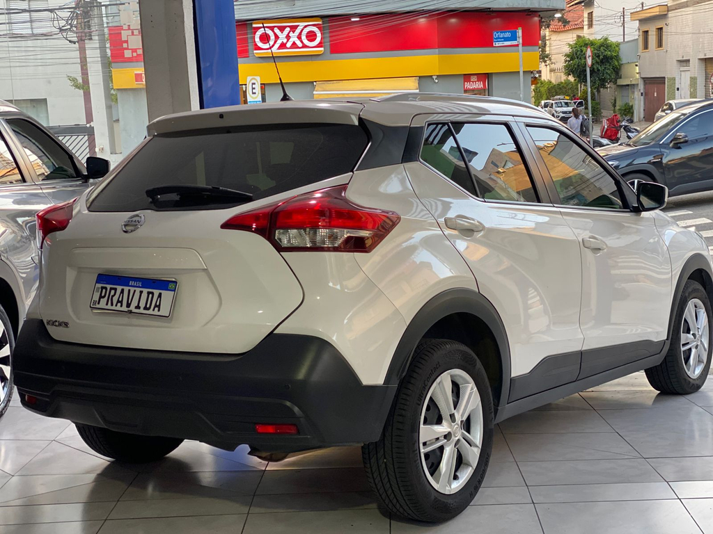 Nissan Kicks Branco